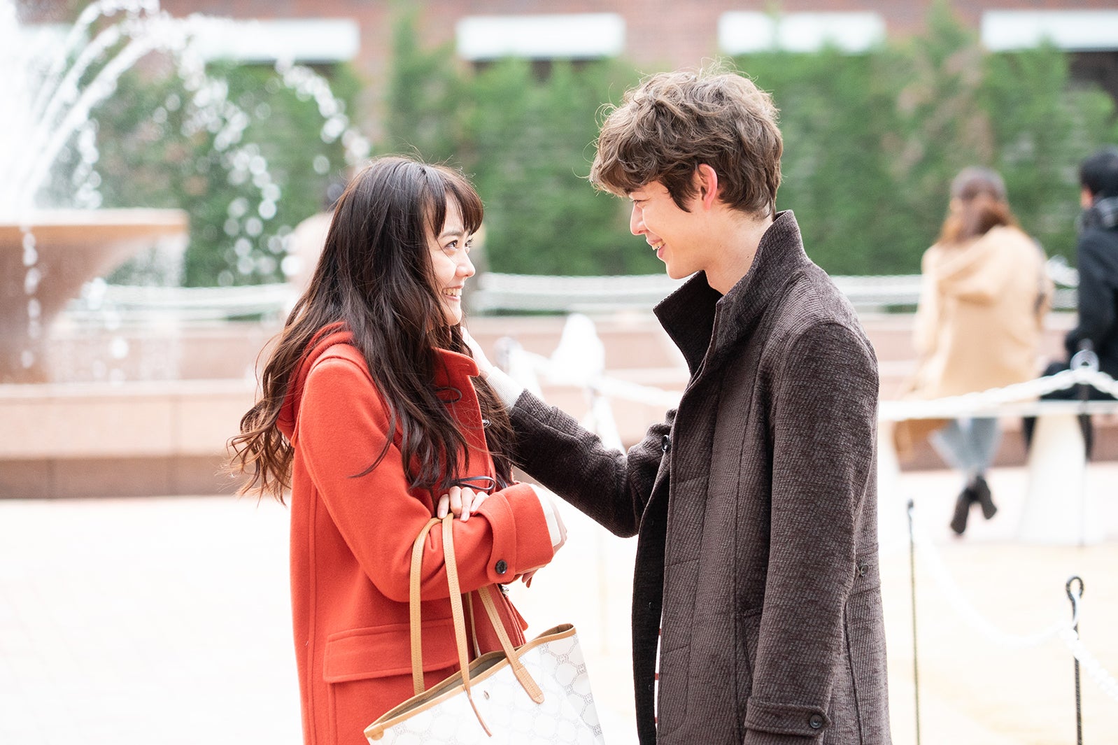 松井愛莉、宮沢氷魚／「僕の初恋をキミに捧ぐ」第6話より（C）テレビ朝日