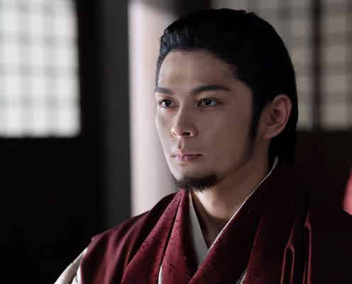 眞栄田郷敦、ヒゲ姿で真っ直ぐな瞳 初大河「どうする家康」武田勝頼の扮装写真公開