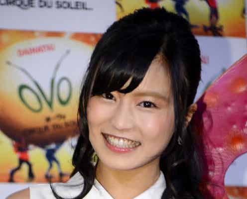 小島瑠璃子、スラっと美脚アピール 虫とのハグに大興奮