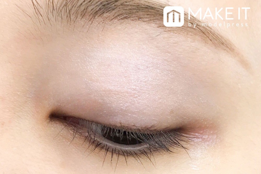 キャンメイク／アイシャドウベース／RB ラディアントブルー 使用 (C)メイクイット