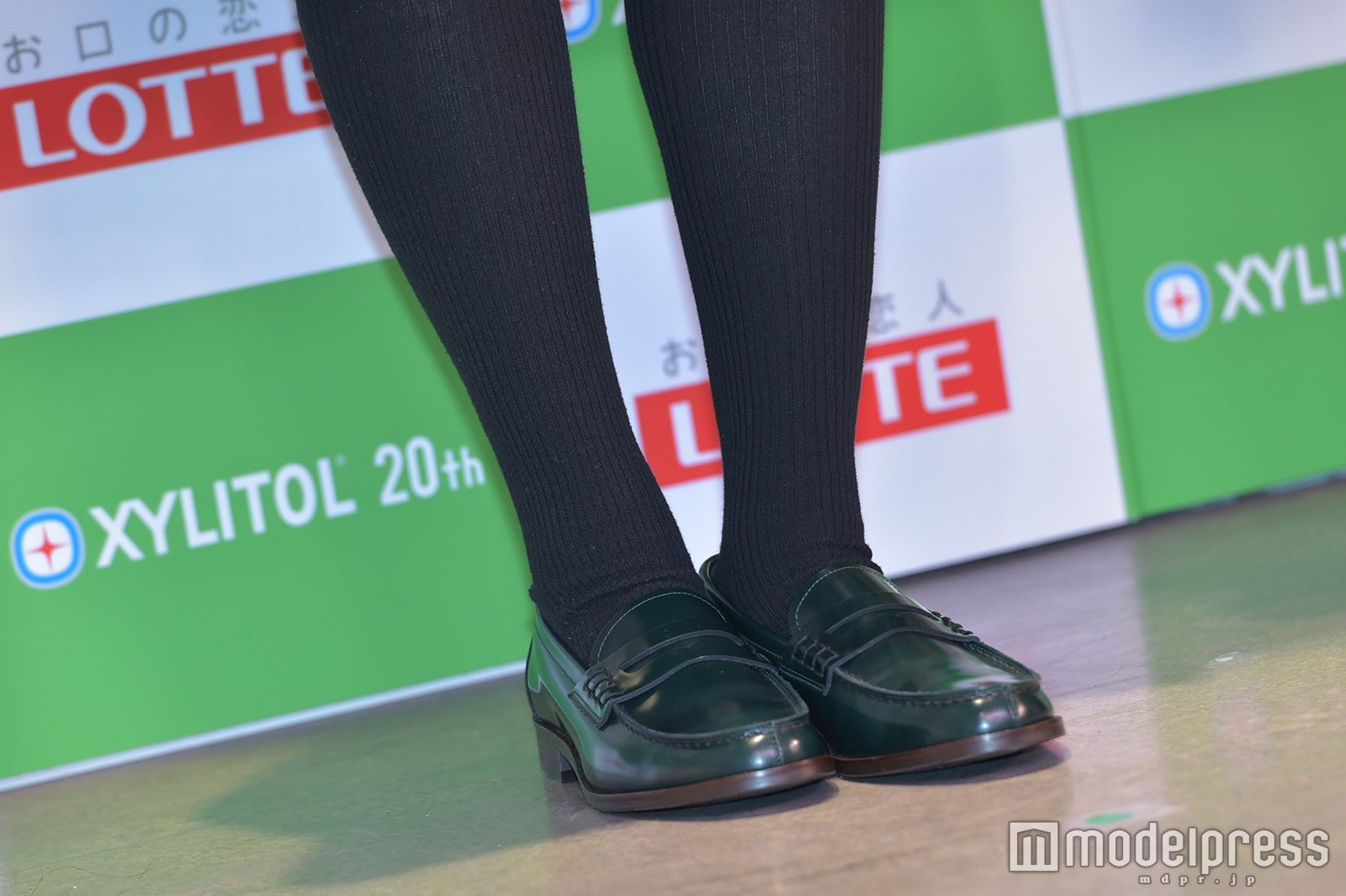 佐藤詩織オリジナル衣装足元 （C）モデルプレス