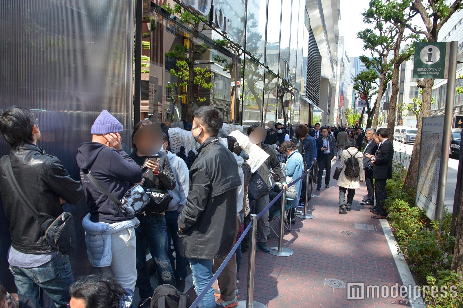 開店前の行列（C）モデルプレス