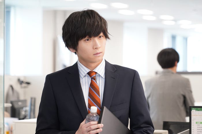 荒牧慶彦/「悪女(わる)~働くのがカッコ悪いなんて誰が言った?~」第1話より(C)日本テレビ