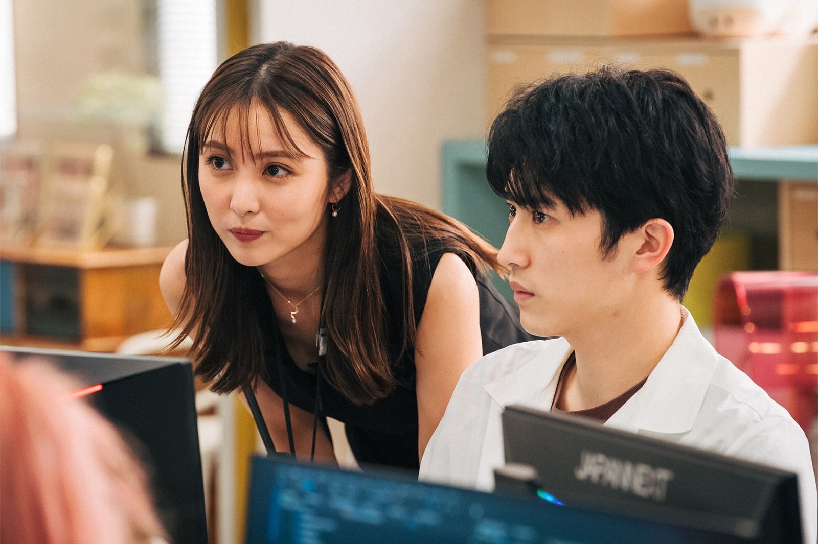 石川恋、杉野遥亮／「ユニコーンに乗って」第6話より（C）TBS