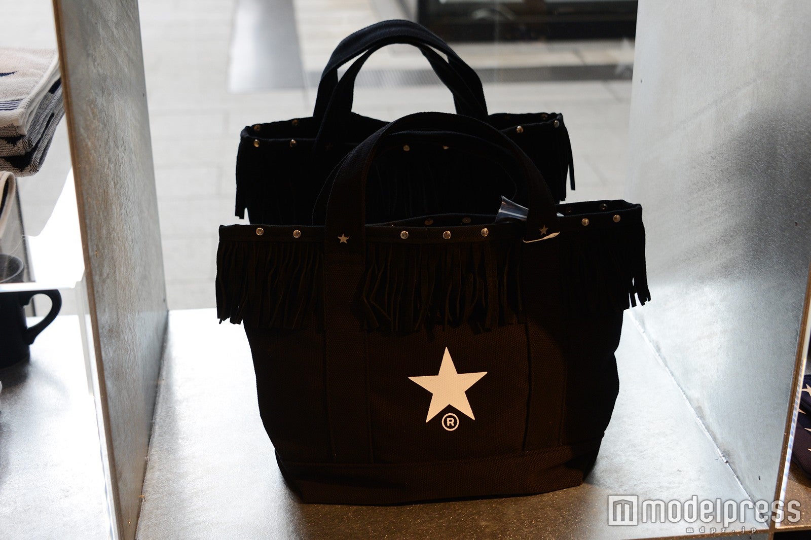 スタープリントトートバッグ（C）モデルプレス