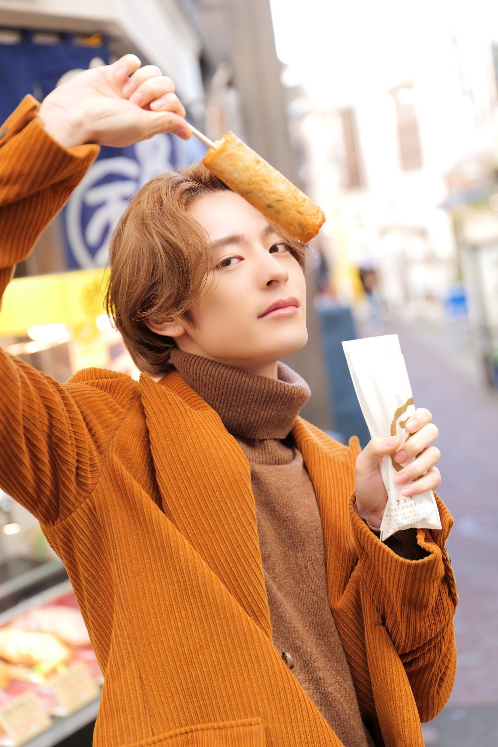 「塩野瑛久カレンダー2022.04-2023.03」（東京ニュース通信社刊）（提供写真）