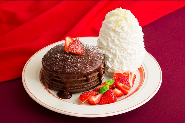 「とろけるフォンダンショコラパンケーキ」／画像提供：Eggs’n Things Japan