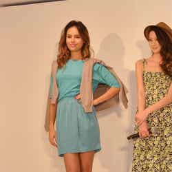 (左から)大屋夏南、河北麻友子