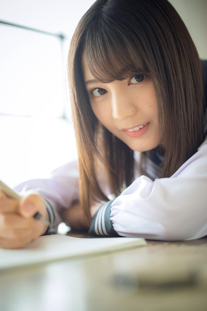 小坂菜緒(C)松田忠雄、光文社