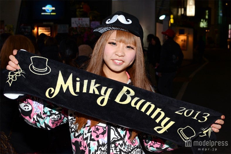 母親と共に駆けつけたという中学生のかにゃさん