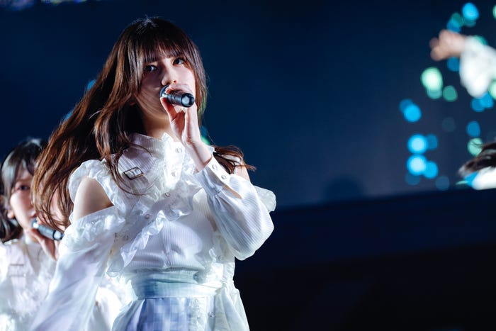 小坂菜緒「4回目のひな誕祭」より/撮影:上山陽介