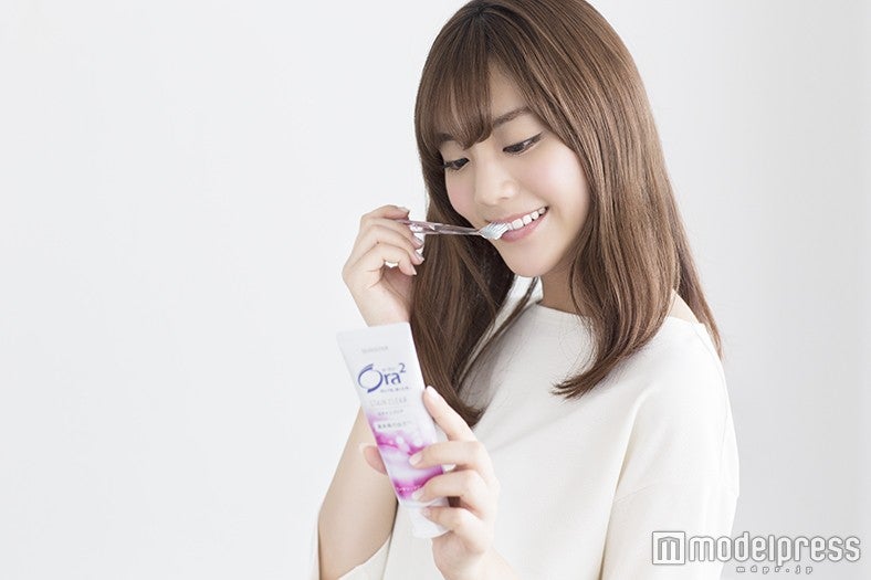 白い歯の笑顔はモテの必須要素