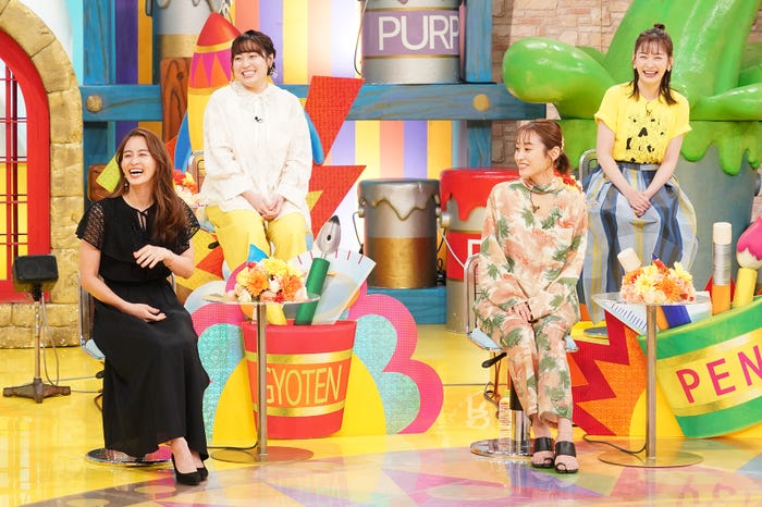 (前列左から)田中理恵、高橋愛(後列左から)丸山礼、岩田絵里奈アナウンサー(C)日本テレビ