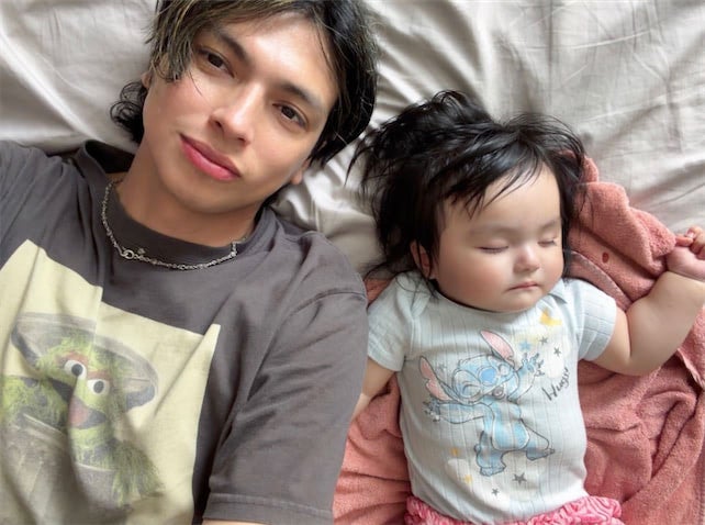 アレクサンダー、次女・グーちゃんのお昼寝ショット公開「ムチムチのグーちゃん可愛い～」