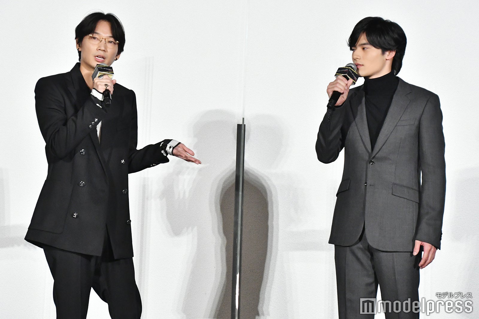 綾野剛、岡田健史 （C）モデルプレス