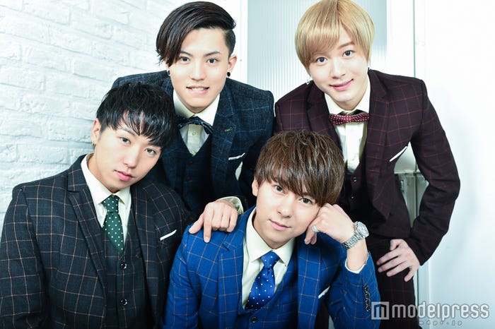 FIZZY POP (C)モデルプレス