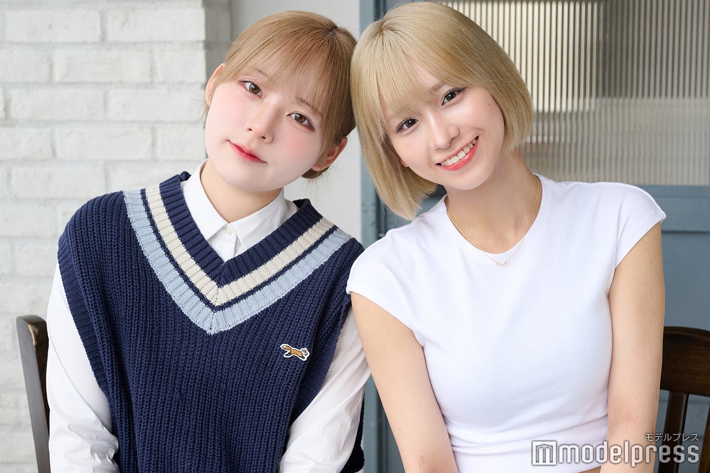 (左から)栞麗(しおり)、金子みゆ(かねこ)(C)モデルプレス