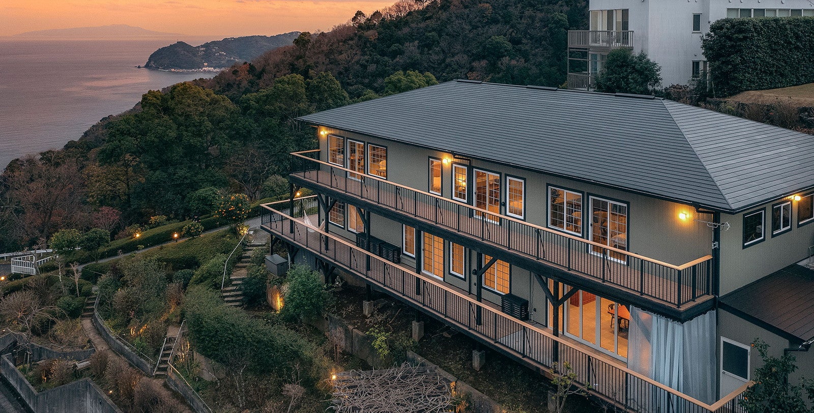 熱海に1日1組限定の温泉付きリゾート、3軒同時オープン