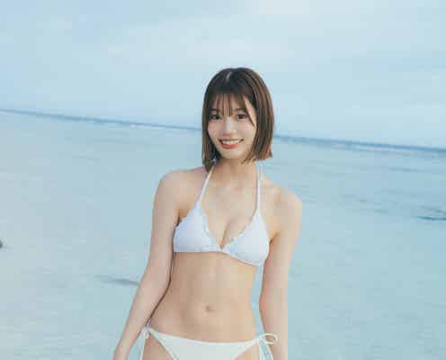 日向坂46高本彩花、純白ビキニカット解禁 ビーチで美ボディ披露