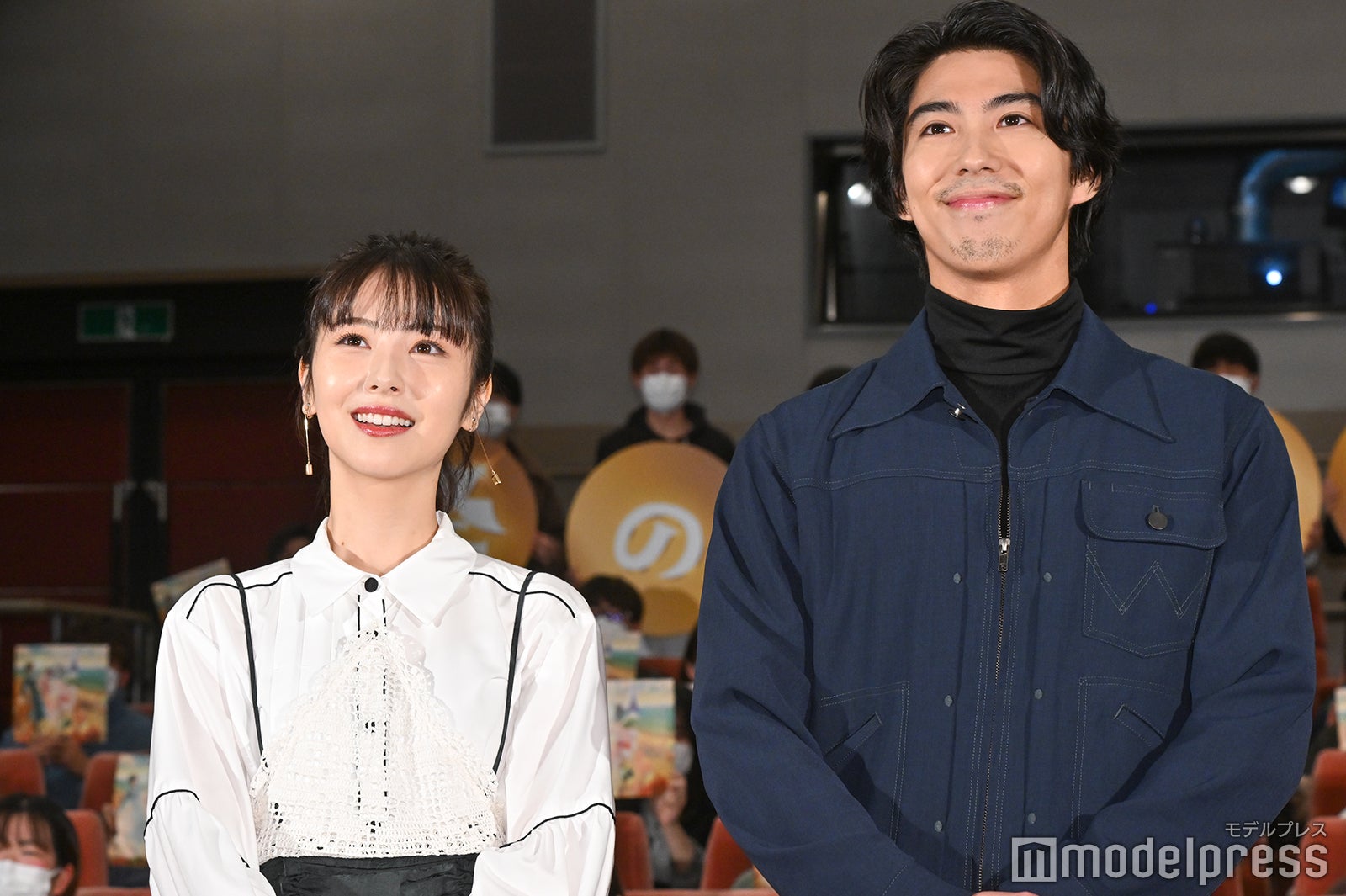 浜辺美波、賀来賢人 （C）モデルプレス