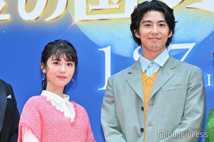 浜辺美波、賀来賢人(C)モデルプレス