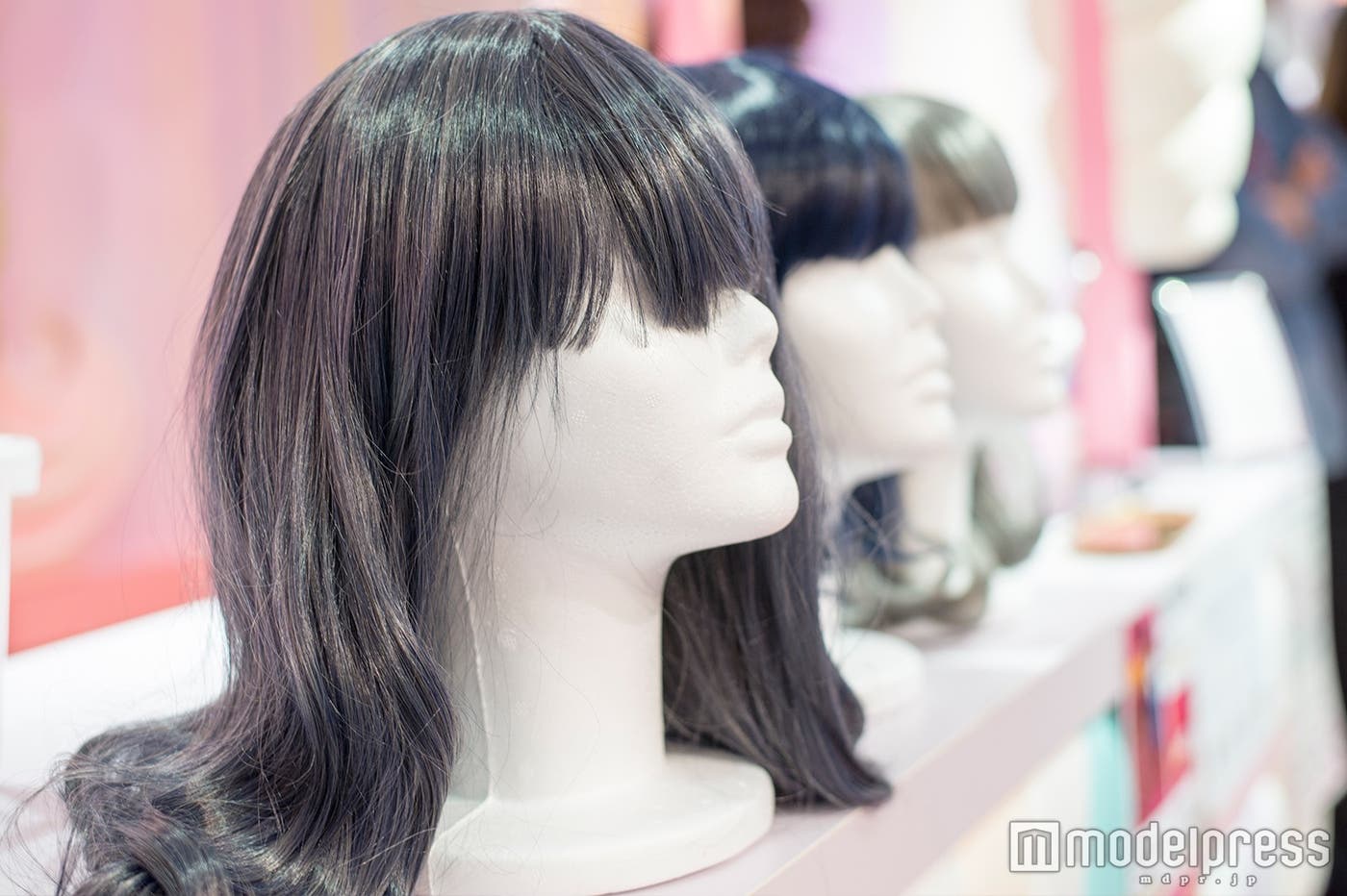 「girls mignon」で試せるアイスカラーのウィッグ(C)モデルプレス