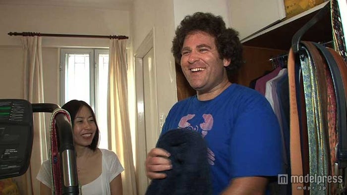 香港の日本人妻・ヨシホさんと夫・ブルースさん/画像提供:毎日放送