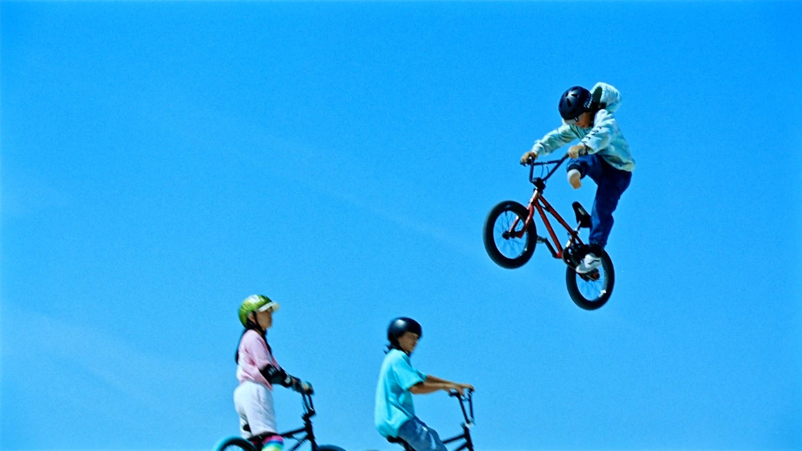 ビッグマック「明日も 笑おう あの頃も今も」篇（提供写真）