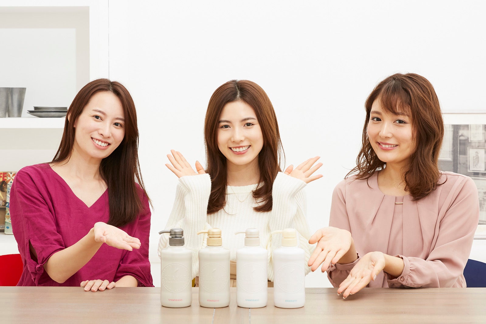 （左から）水野智世さん、濱田あおいさん、石川琴允さん