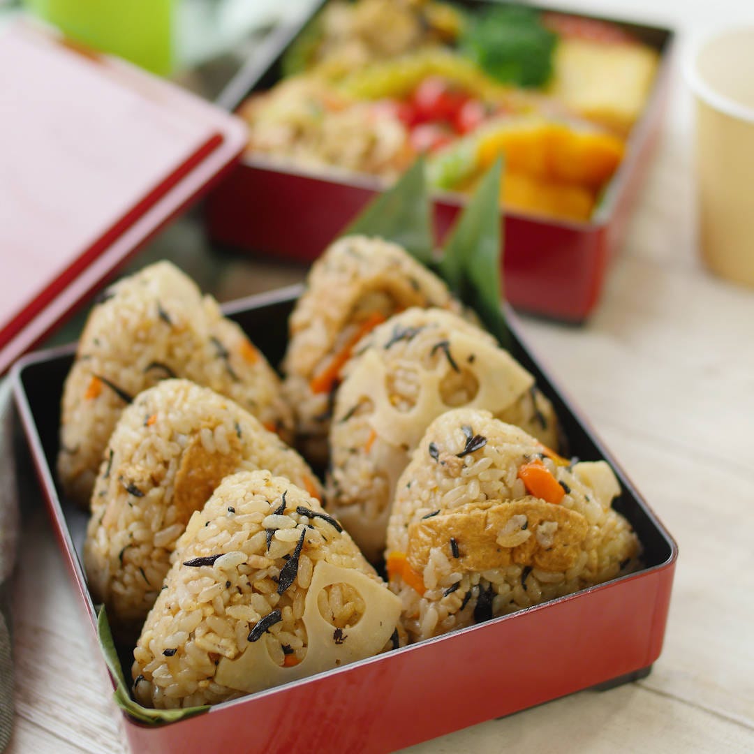 じんわり甘うまっ！油揚げとれんこんのいなり炊き込みご飯