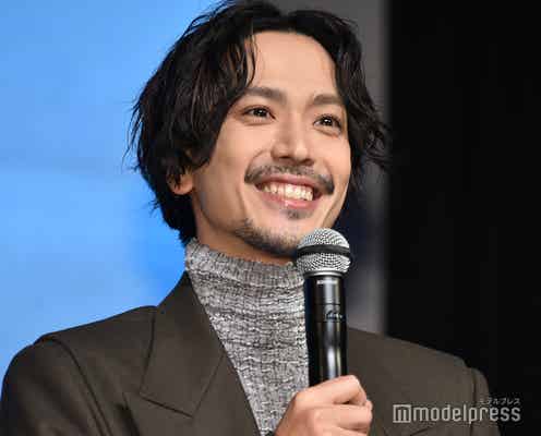 黒羽麻璃央、衣装合わせで“プチパニック” 小芝風花「顔見えへん」と驚き<貞子DX>