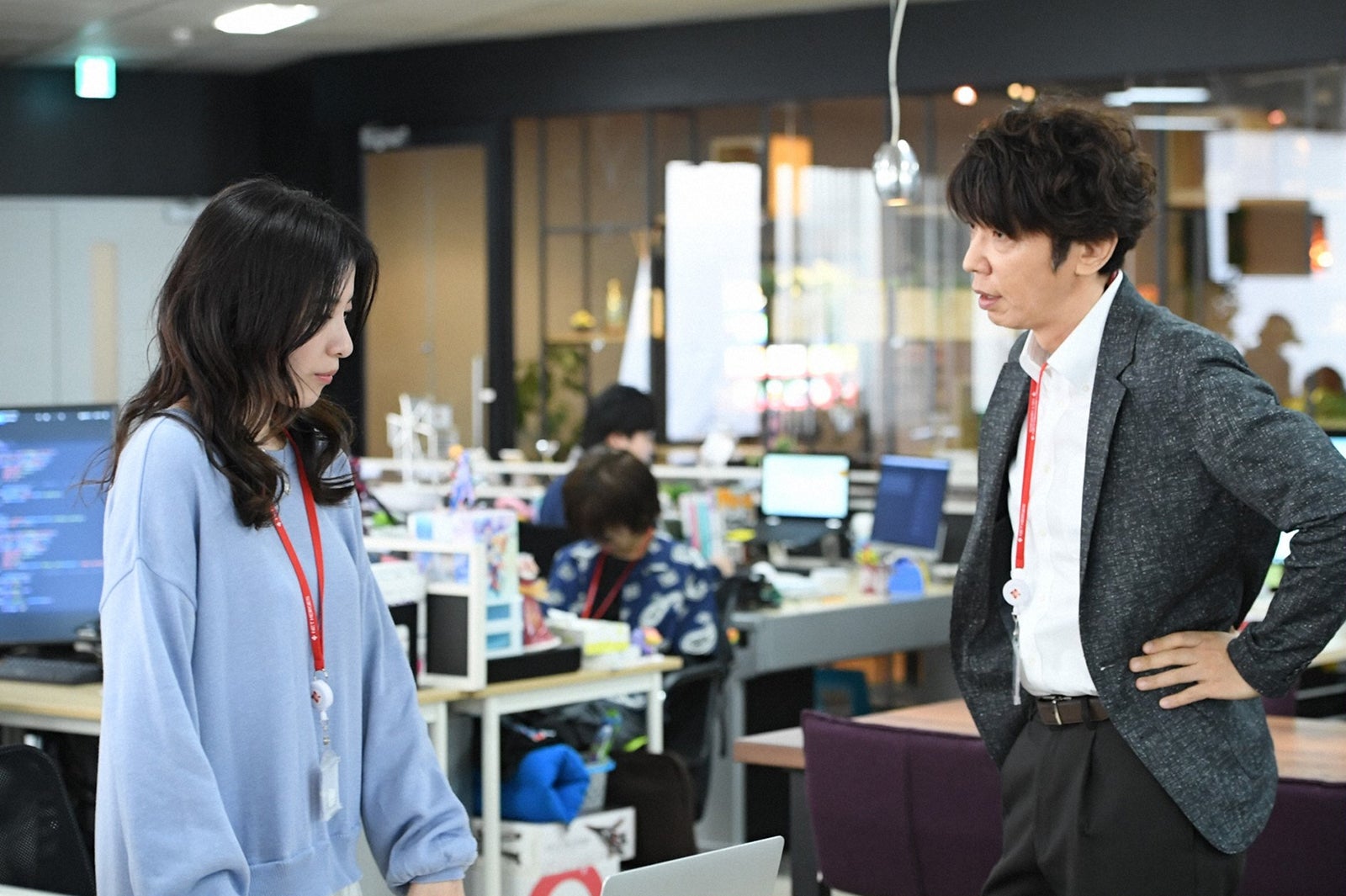 吉高由里子、ユースケ・サンタマリア／「わたし、定時で帰ります。」第3話より（C）TBS
