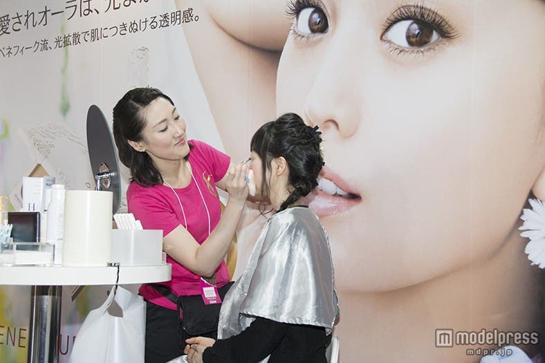 プロによるアドバイスで来場者が美しく変身