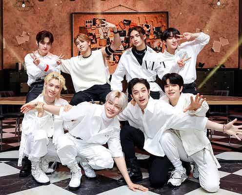 Stray Kids、初の配信ファンミーティング開催 “探偵”に扮しメンバーがそれぞれの素顔暴露