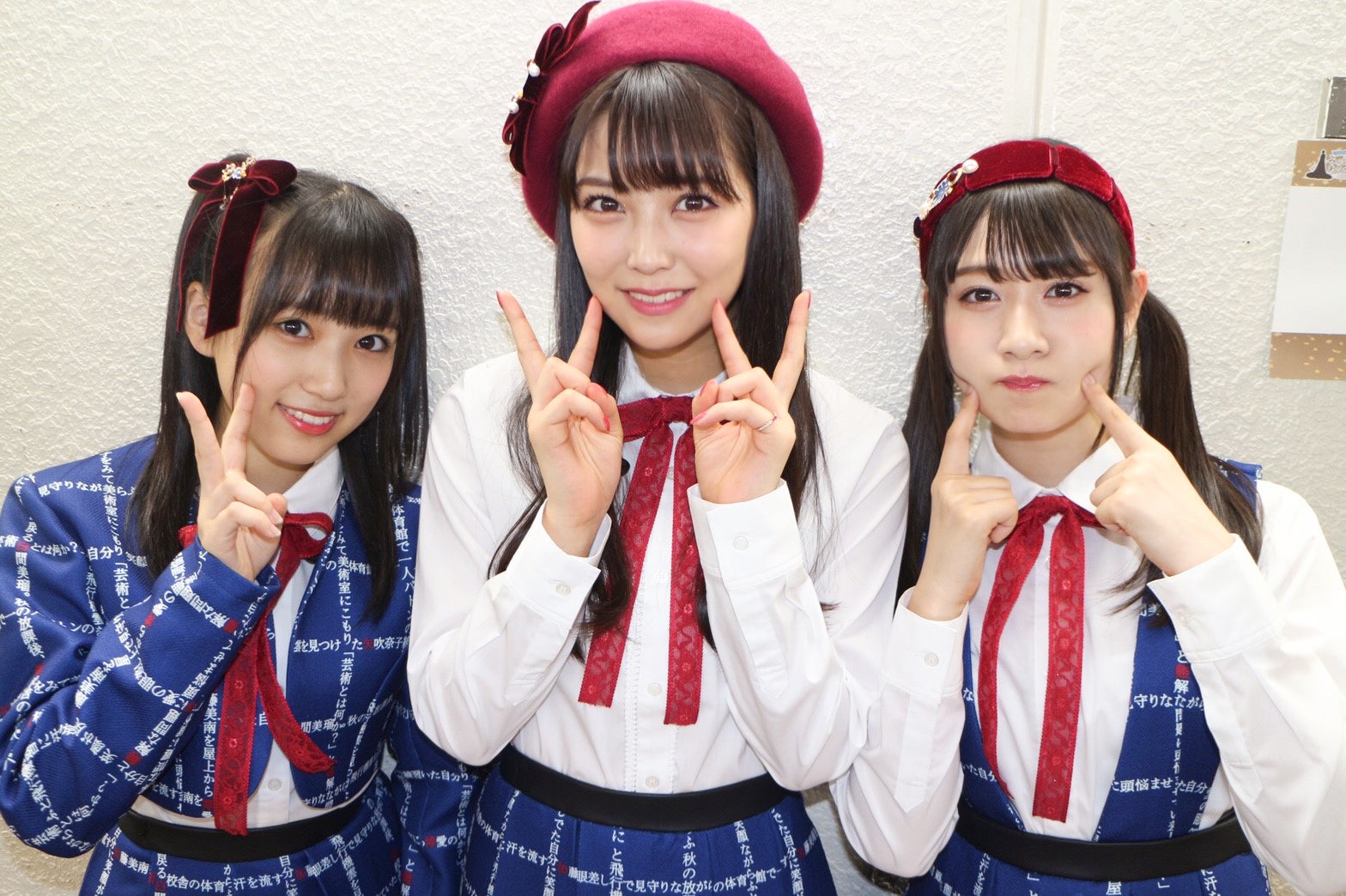 矢吹奈子、白間美瑠、加藤美南／新博難（C）AKS