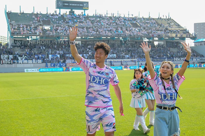 (右)倖田來未(画像提供:avex)