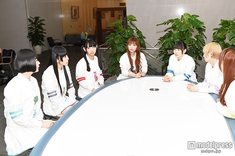 （左から）夢眠ねむ、相沢梨紗、古川未鈴、中川翔子、藤咲彩音、最上もが、成瀬瑛美