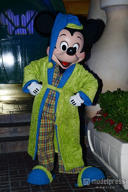 米ディズニー 可愛すぎる パジャマパーティー に潜入 深夜のパークにミッキー ミニー登場 ダイヤモンド セレブレーション 現地レポ モデルプレス