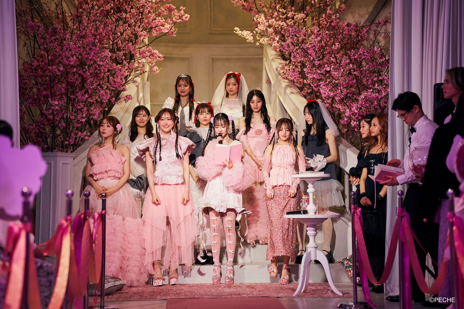 （上段左から）古澤里紗、斎藤みらい（中段左から）渡辺美優紀、島崎遥香、吉井美優、越智ゆらの（下段左から）三上悠亜、菅野結以、中村里砂、吉木千沙都（提供写真）