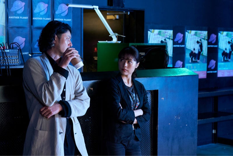 オダギリジョー、有村架純（C）2021『花束みたいな恋をした』製作委員会