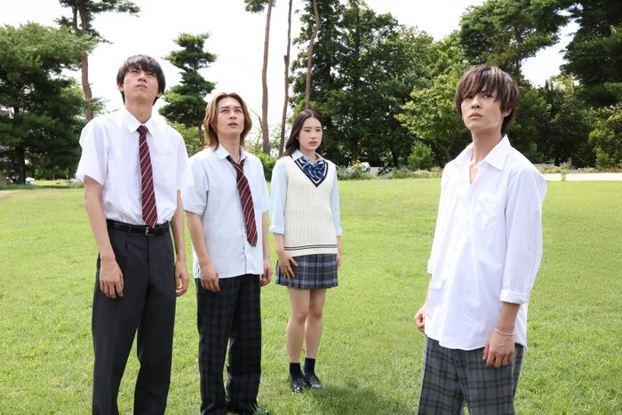 (左から)水沢林太郎、松田元太、倉沢杏菜、奥野壮「ビリオン×スクール」第8話より(C)フジテレビ