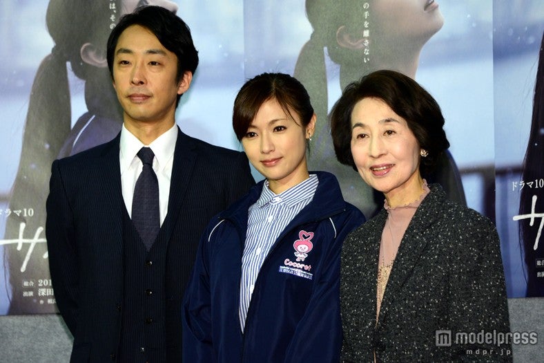 （左から）北村有起哉、深田恭子、香川京子