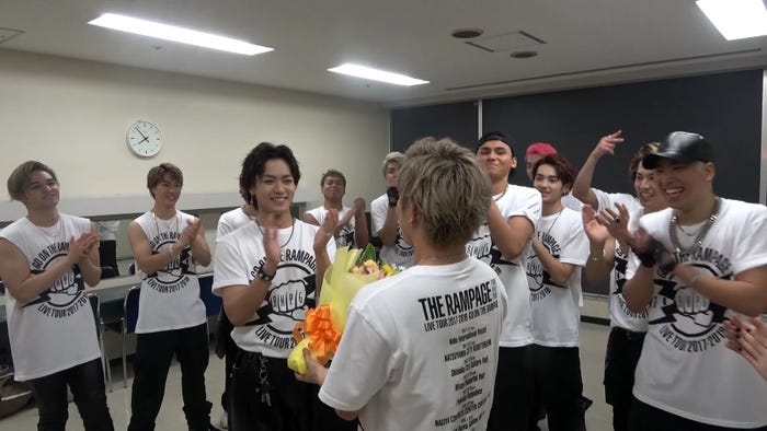 『THE RAMPAGEチャンネル「お台場ラウンドワン」でガチ対決!後半戦!』より(画像提供:LDH)