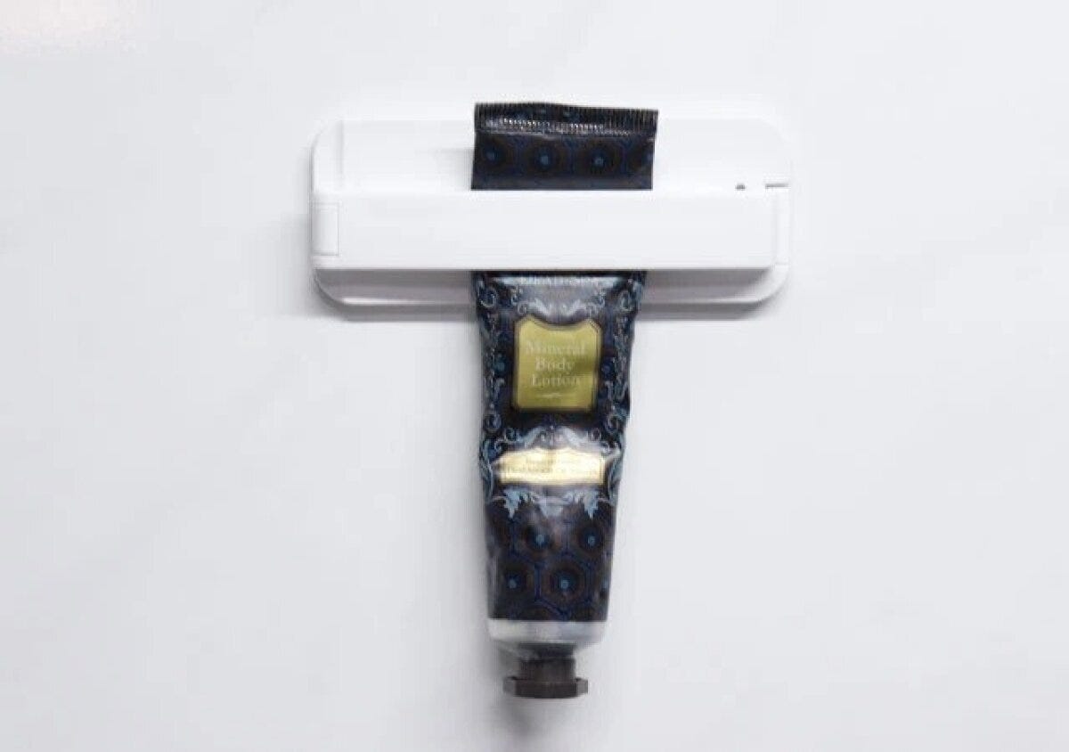 ダイソー　チューブしぼり（バス用マグネット）　使用例