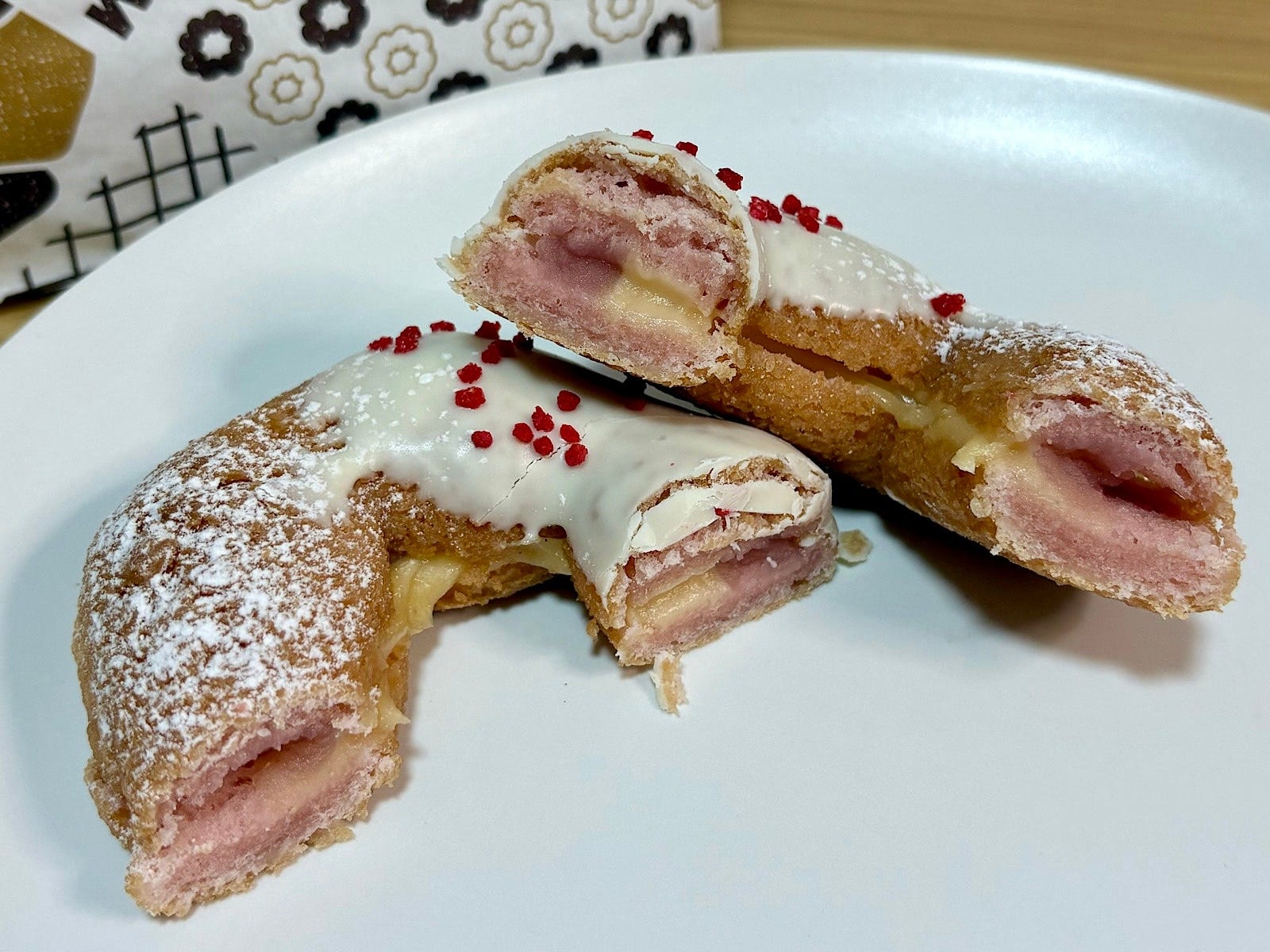 いちごみるくあんとカスタードがたっぷりで食べごたえのある一品です