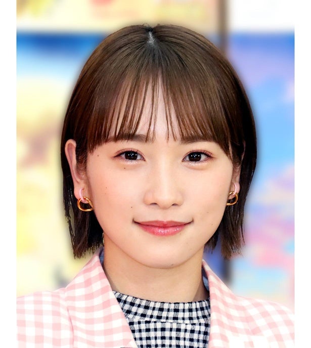 川栄李奈、AKB48時代の懐かしの衣装と笑顔で記念撮影「大人の女性に