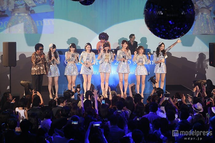 ディスコに登場したAKB48(C)AKS