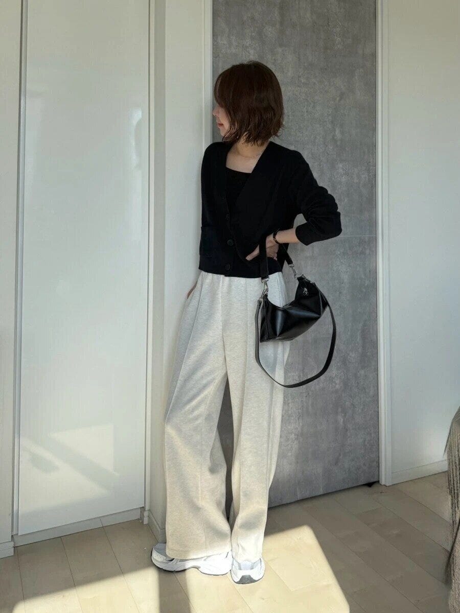 お手本コーデ ユニクロ値下げ黒スムースコットンVネックショートカーディガンお手本コーデ