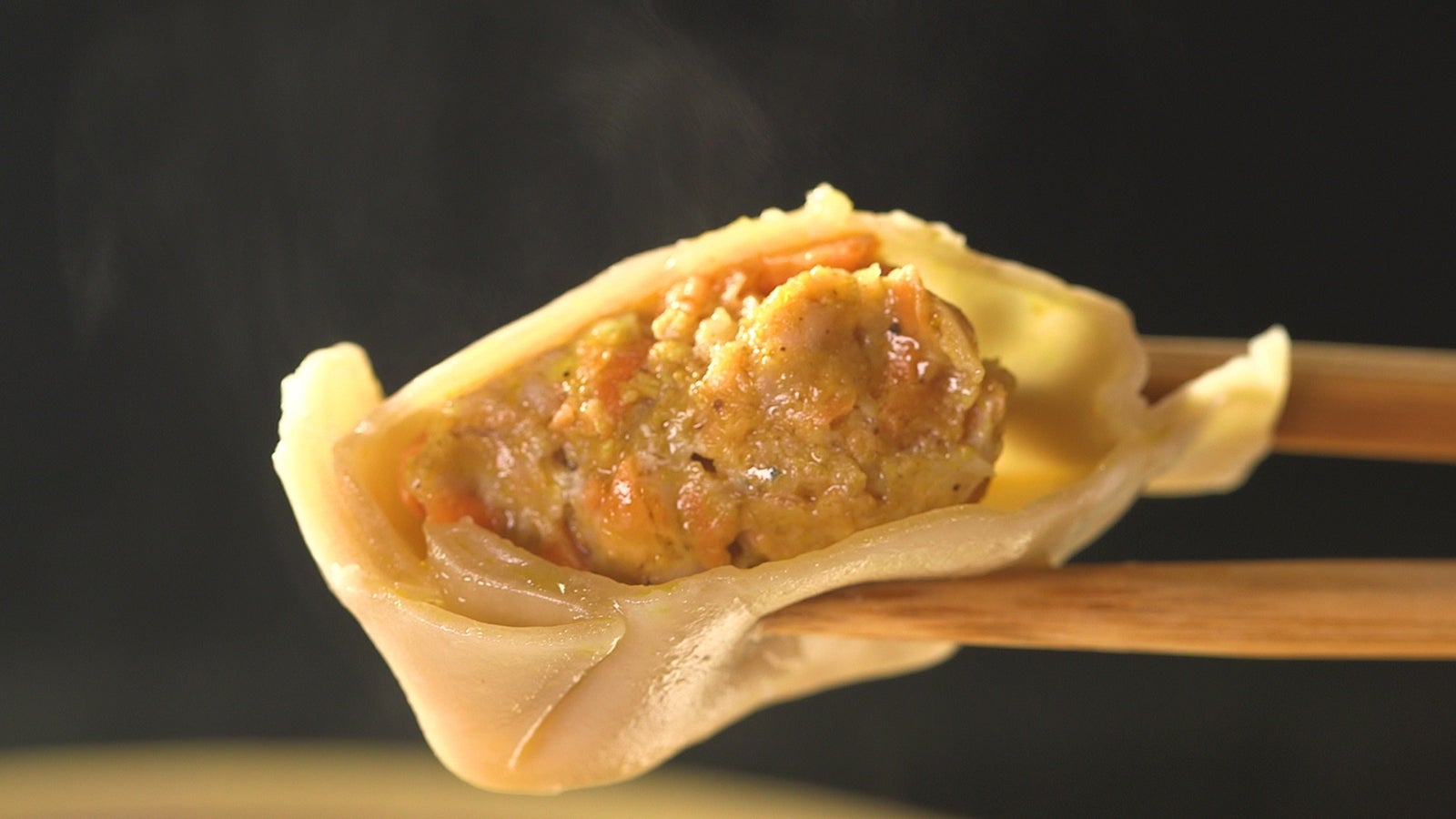 「按田餃子」の餃子（写真提供：関西テレビ）