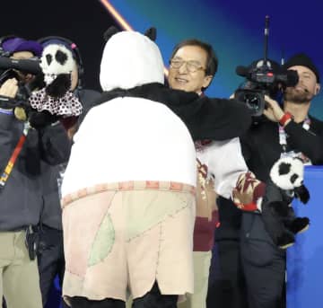 鍵山優真が「凄い人に会って大興奮」ジャッキー・チェンに大感激 舞台裏でベスポジ集合写真 最高の表情に「なぜその位置？」「ジャッキーーーー」